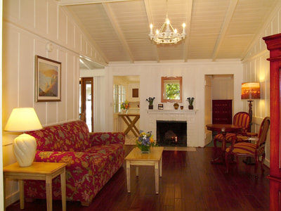 Normandy Inn Cottages Living Room